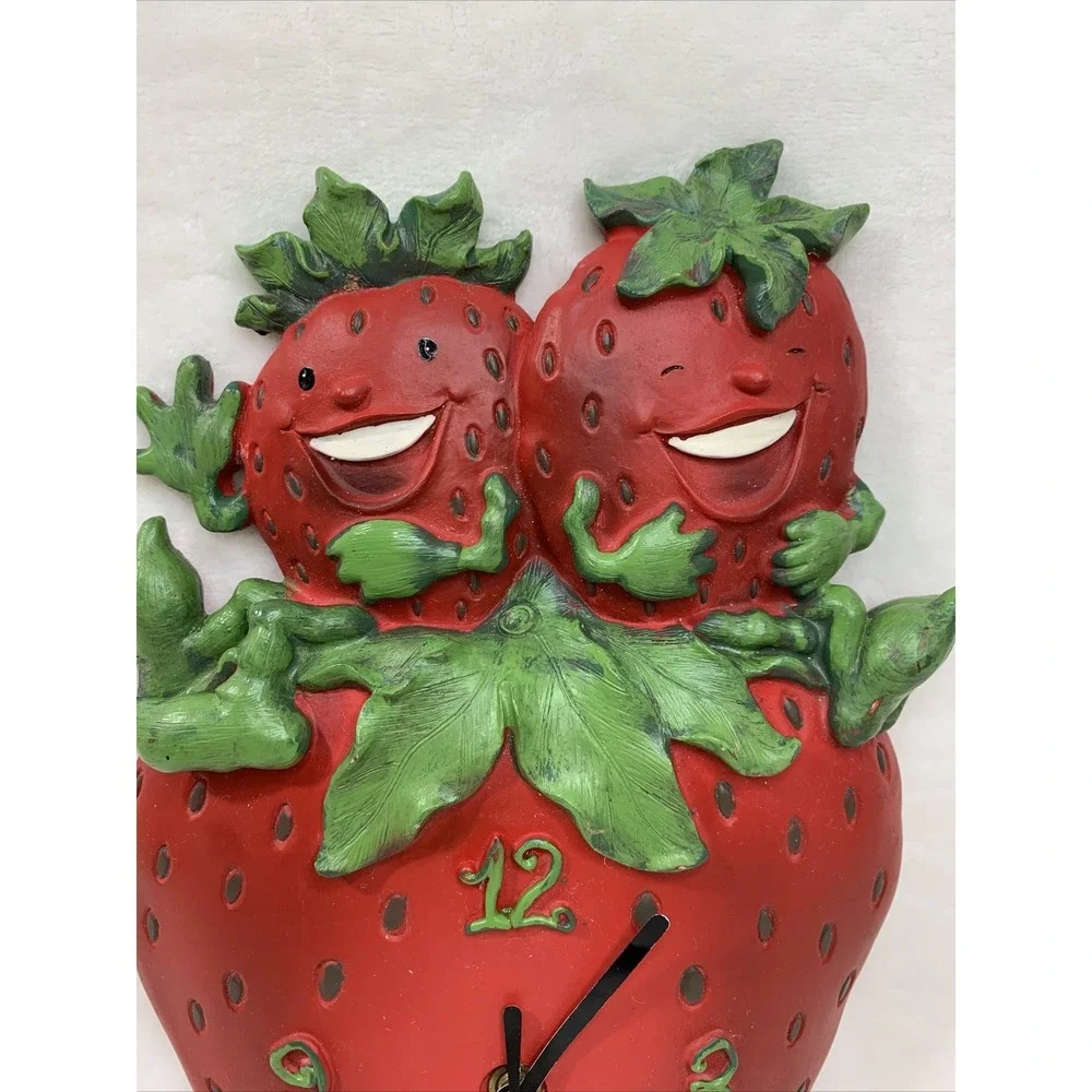 Vintage Anthromorphic Laughing Face Strawberry Red Retro Kitchen Clock Untested‎